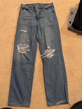 6R AE distressed jeans